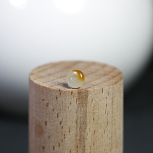 现货【珠玉珍藏】5.9x3mm新疆和田玉籽料黄沁白玉隔片顶珠配珠