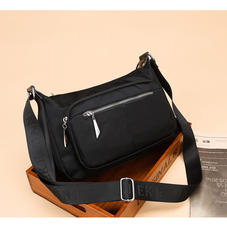 中老年牛津布斜挎包大容量妈妈包休闲多隔层女包百搭婆婆女单肩包