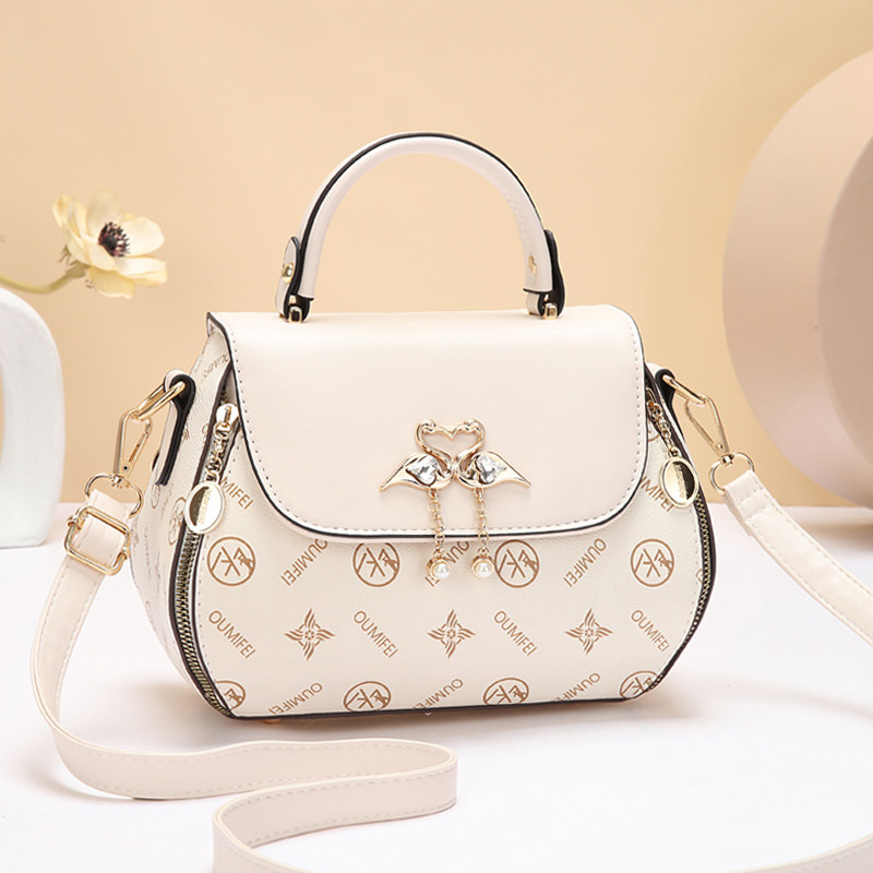 精致高级感小包包女2026春夏新款时尚超火手提女包小众气质斜挎包