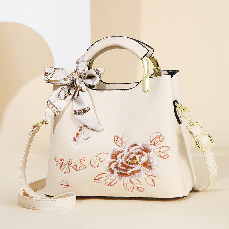 新中式国风女士手提小包包精致刺绣女包轻便高级感单肩斜挎水桶包