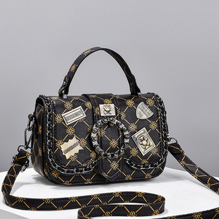 包包女2026新款高级感时尚百搭洋气徽章复古小方包手提单肩斜挎包
