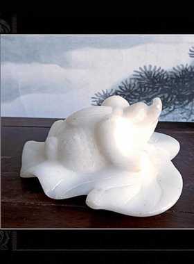 汉白玉玉雕招财荷叶金蟾摆件