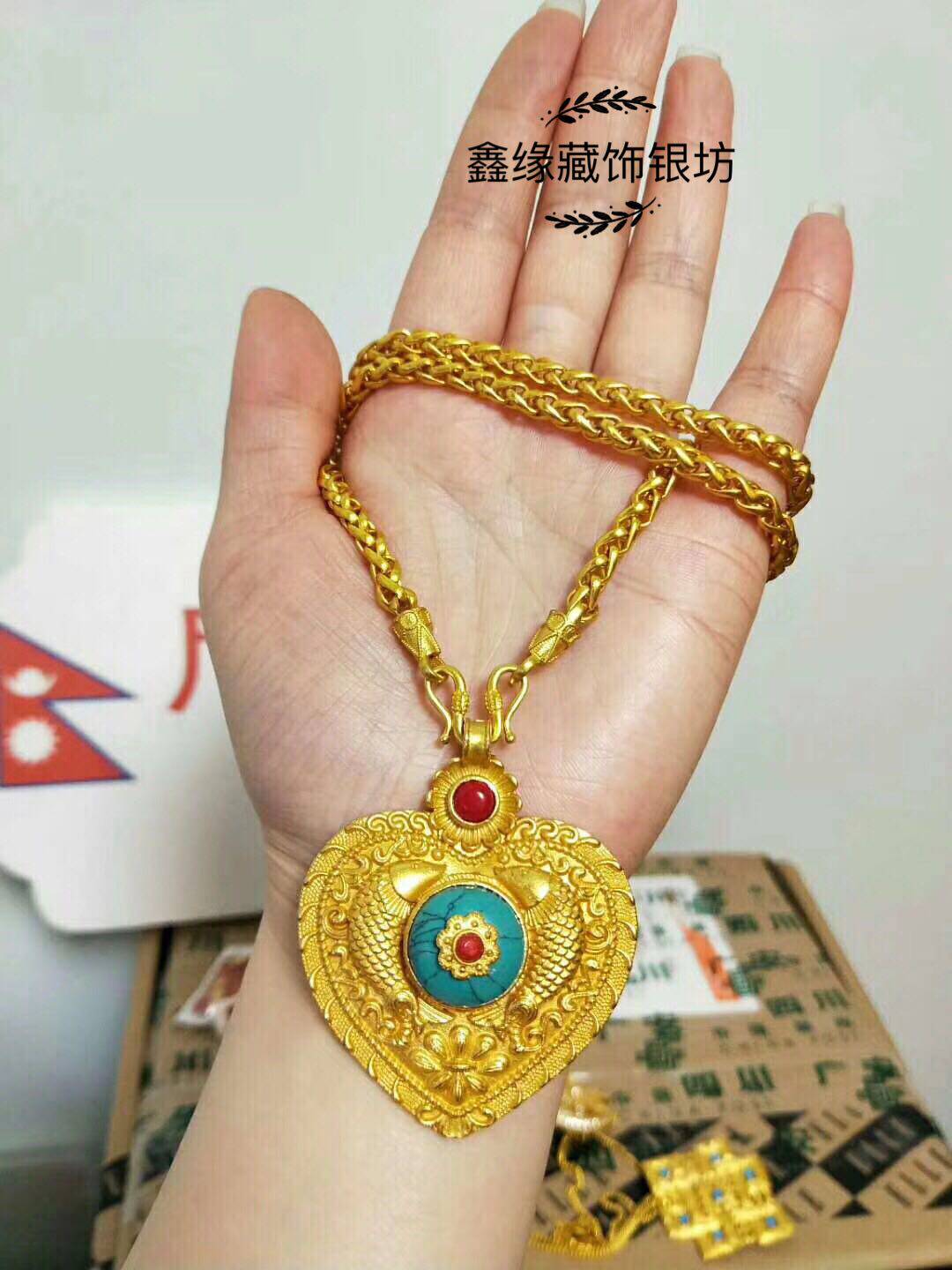 尼泊尔镀金镶嵌仿珊瑚、绿松桃心吊坠（一套）加镀金莲子全国包邮