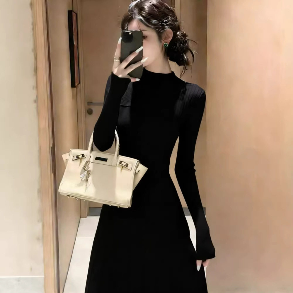 巨好看的配大衣的内搭打底显瘦长款黑色针织连衣裙女2026新款冬季