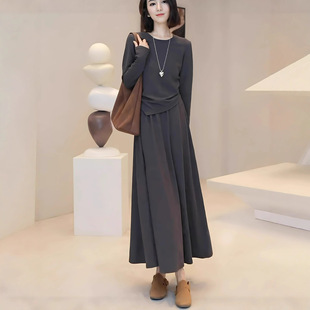 极简风穿搭休闲运动套裙女2026春秋韩版 T恤半身裙两件套 气质长袖