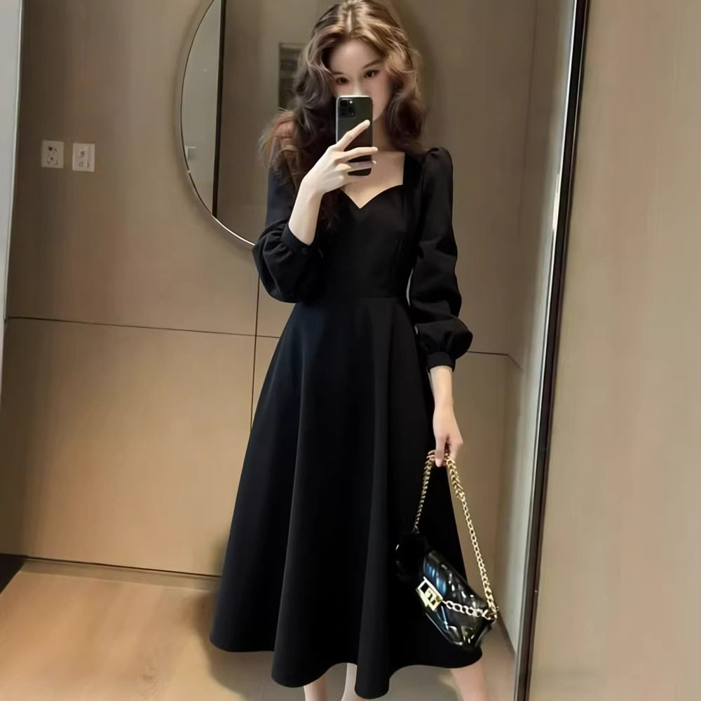今年流行巨好看的早春季漂亮黑色长袖连衣裙女2026新款收腰长裙子