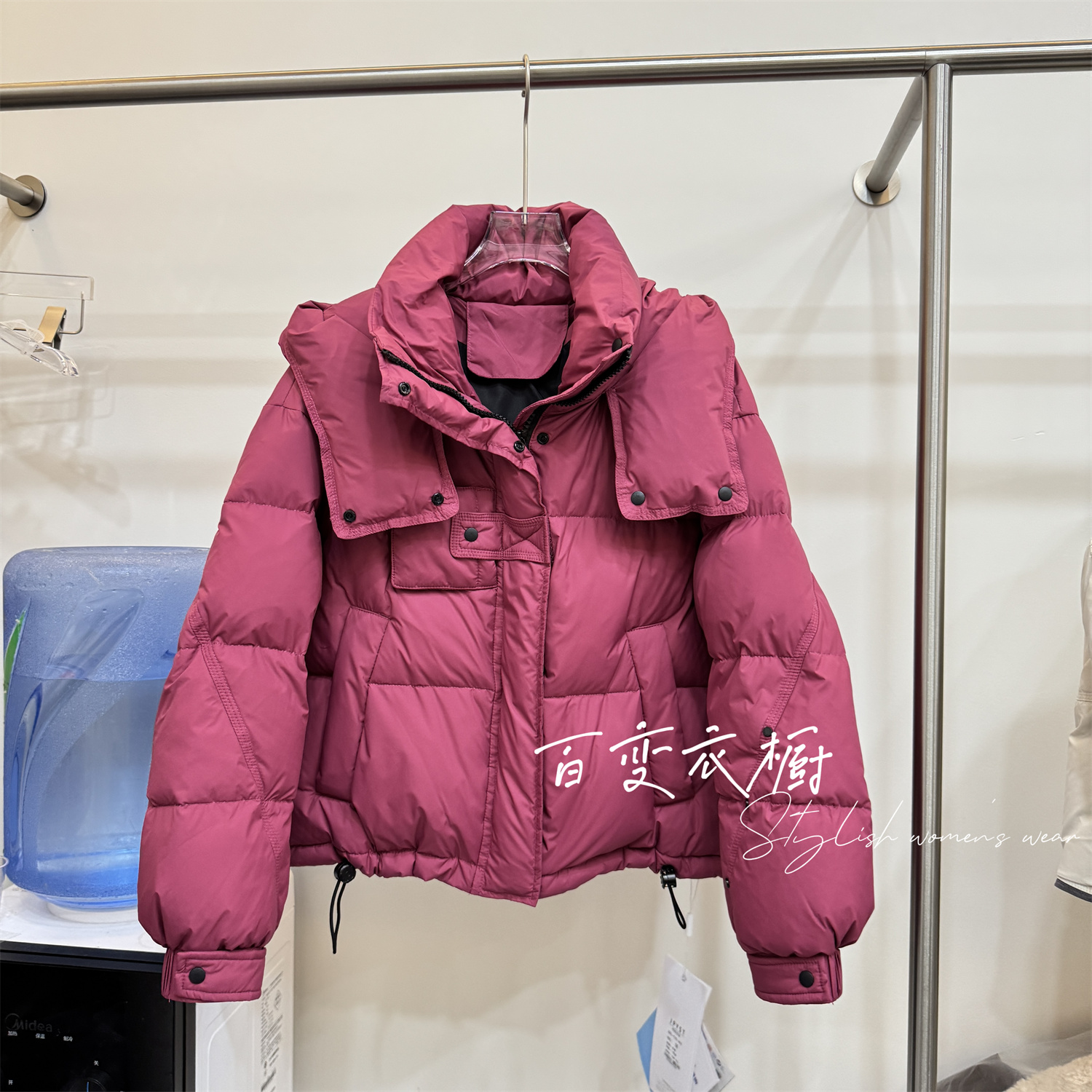 白鸭绒连帽羽绒服女短款2025年潮