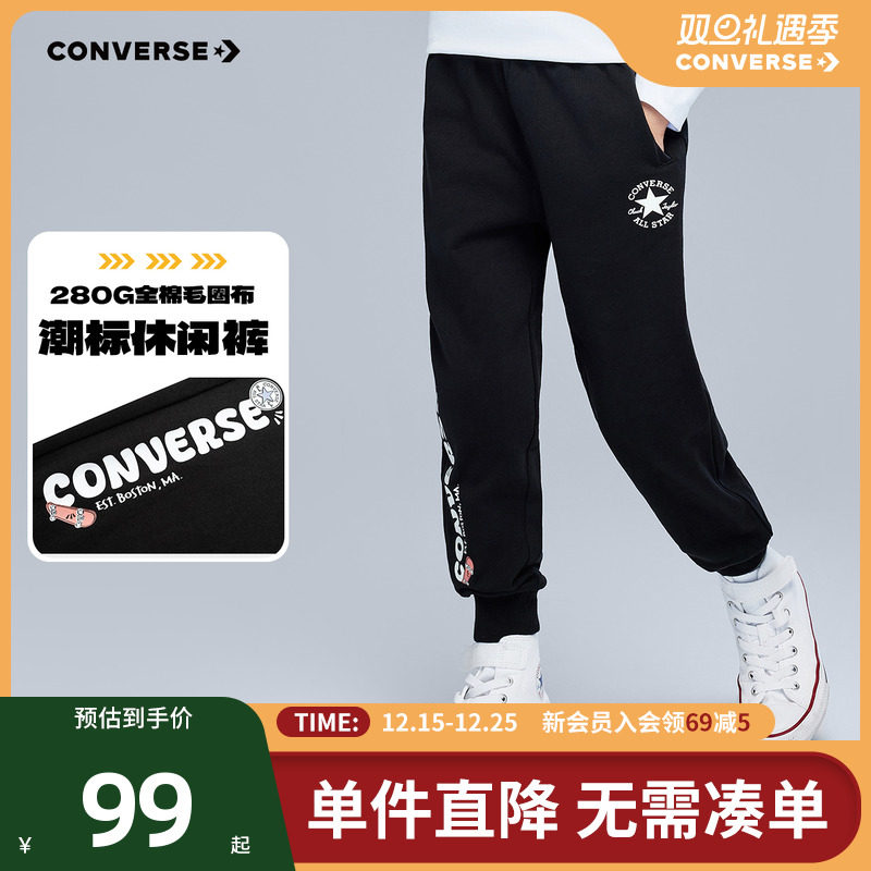 裤脚一侧加入撞色LOGO装饰，体现品牌特征