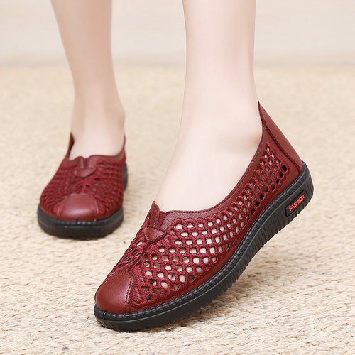 老北京布鞋春夏季新款女软底防滑镂空透气休闲一脚蹬中老年妈妈鞋