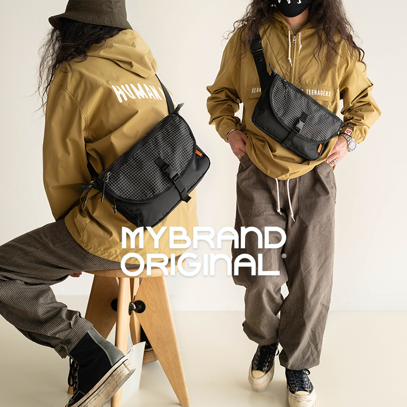 埋不烂潮流休闲格纹斜挎包