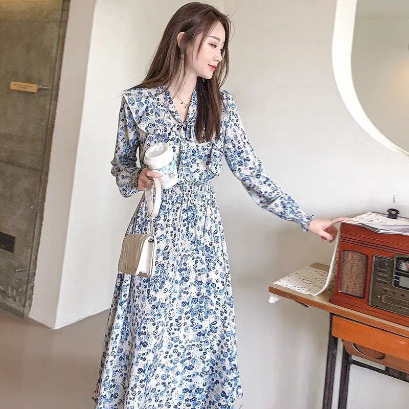 浅色碎花韩国丝长款连衣裙2025秋新款女洋气搭超仙显瘦法式长裙