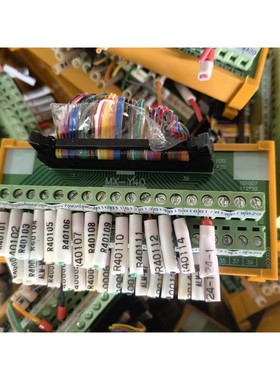 MX-A40接线端子台，黄色外壳，带编号标识，接口完整。议价产品