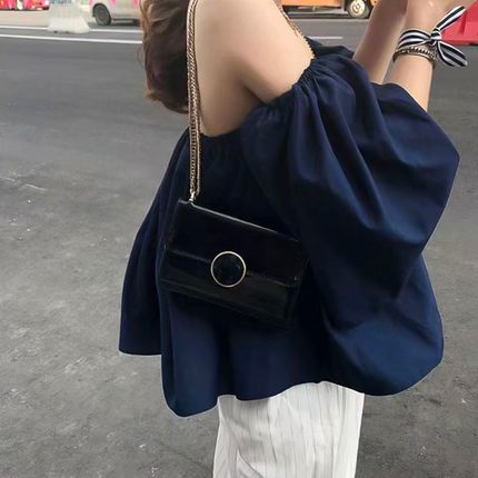 一字领宽松上衣春季2025新款设计感小众显瘦露肩喇叭袖chic衬衫女