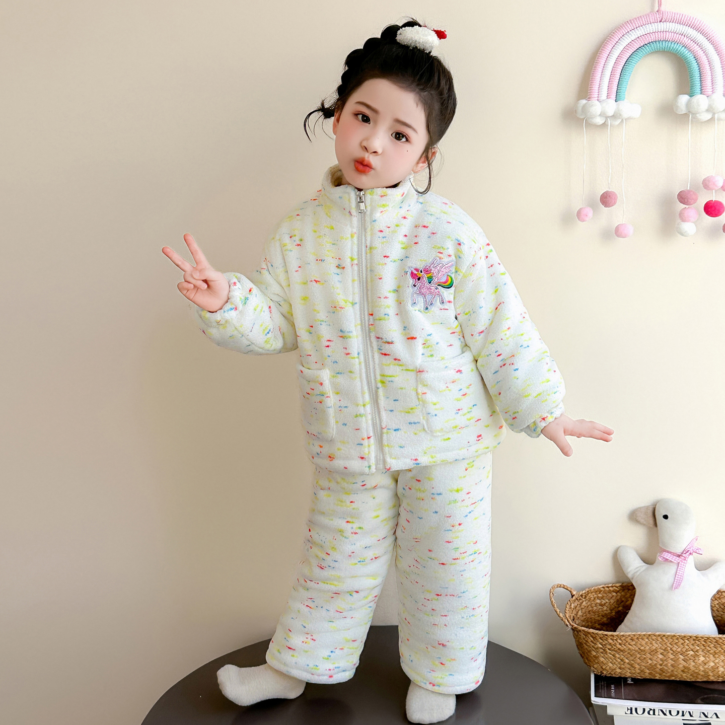 冬季彩点独角兽珊瑚绒家居服