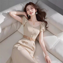 超好看的早秋漂亮独特显瘦气质简单大方长款杏色方领连衣裙女4275