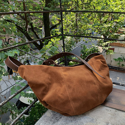 磨砂质感饺子包褶皱斜挎包包女