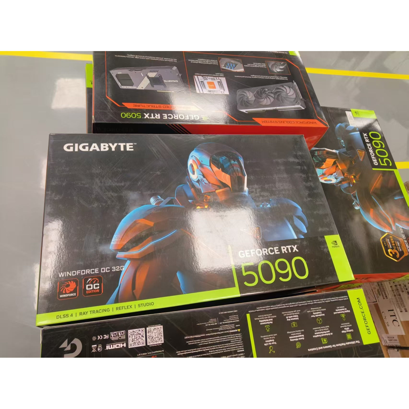 RTX5090 三风扇显卡 32g显存 全新盒包开封 3年保修 