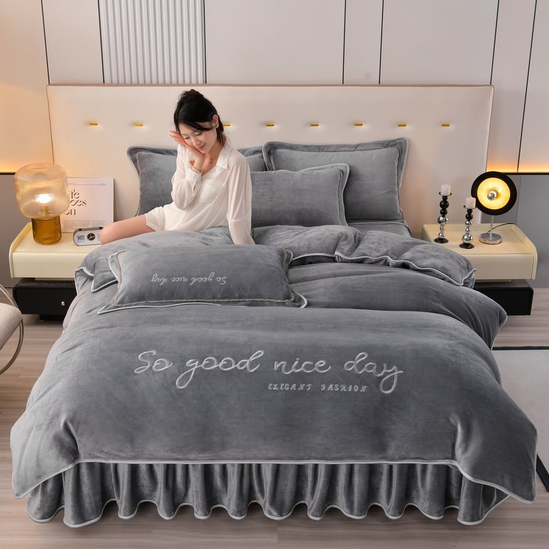 冬季加厚牛奶绒刺绣保暖四件套双面绒被套床裙床上用品居家好物