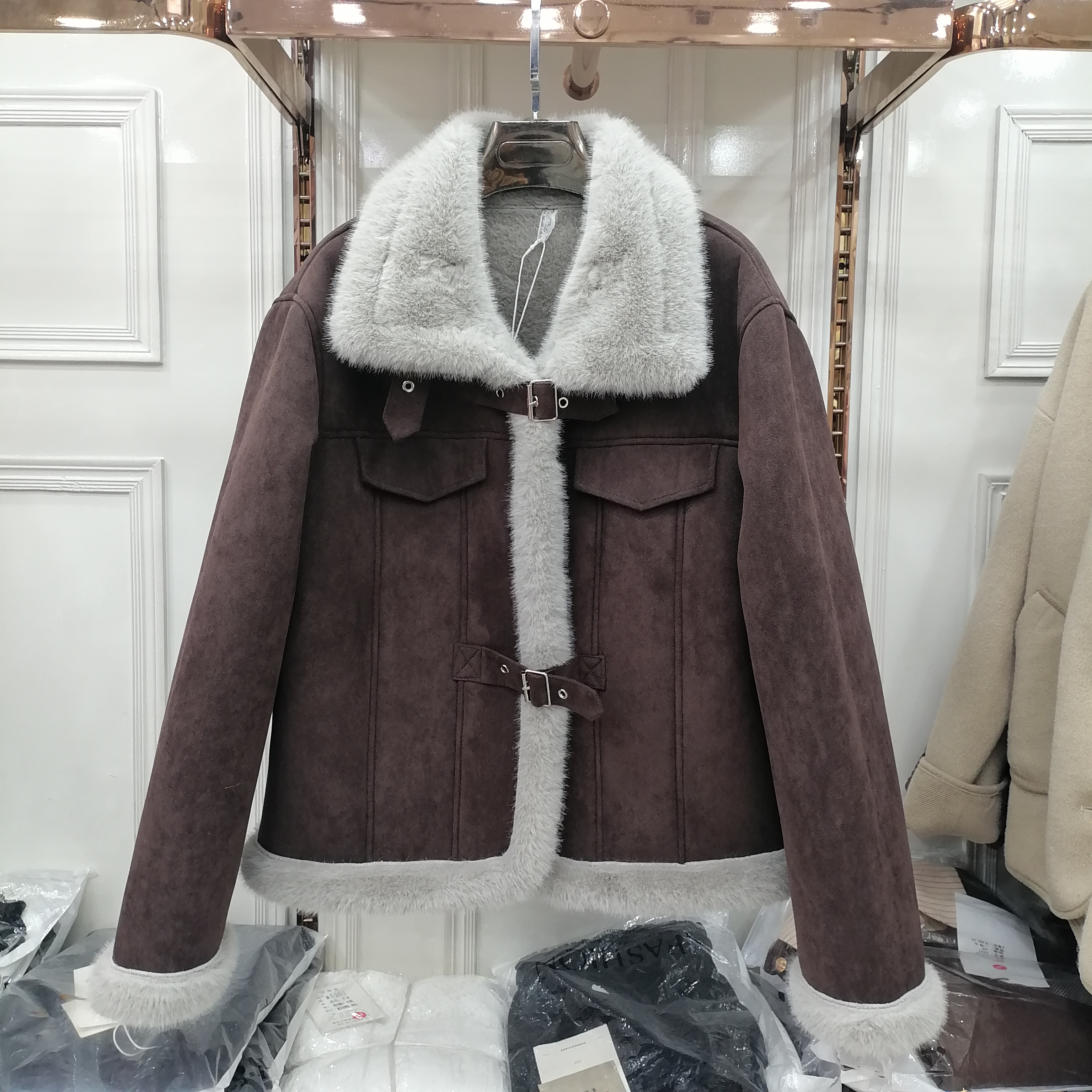 皮毛一体短外套女2026新春羊羔毛保暖加厚鹿皮绒机车服夹克上衣