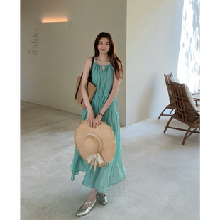 法式镂空吊带连衣裙女夏季海边度假风沙滩裙褶皱慵懒松弛感长裙子