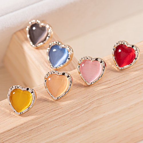 亮宇爱心猫眼石小香风衬衫水钻扣