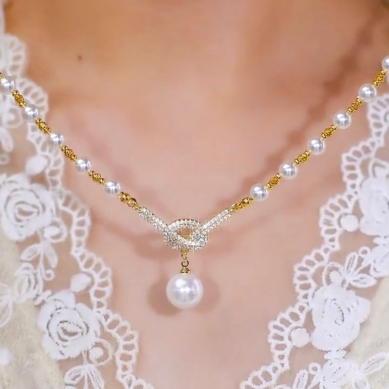 BF轻奢高级感满钻珍珠项链女2024年新款韩气质时尚百搭设计感锁骨