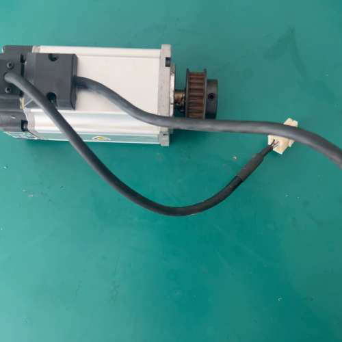 伺服电机MHMJ042P1S，400W功率，带键槽轴端。