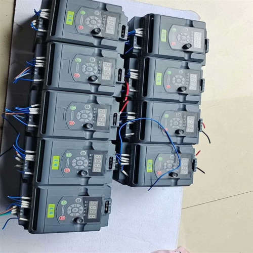 晨驱变频调速器,型号100M-1R5G1-B,1.5Kw,2