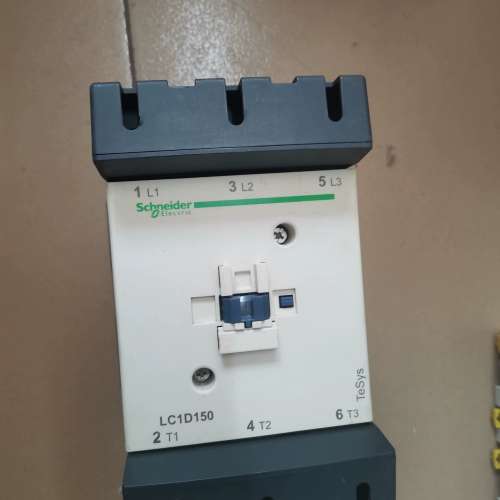 交流接触器LC1D150  4只