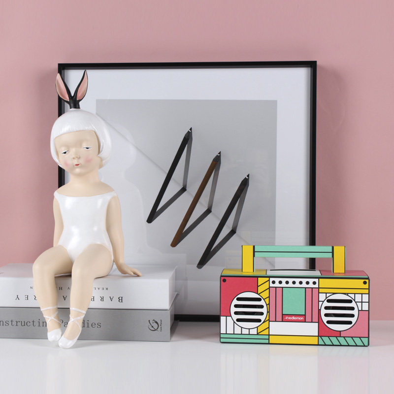 样板间公主房书桌柜饰品创意兔女孩音箱摆件售楼处娱乐区软装设计