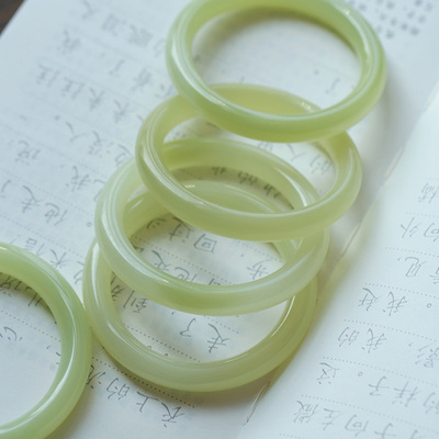 2022年新货天然玉手镯冰透