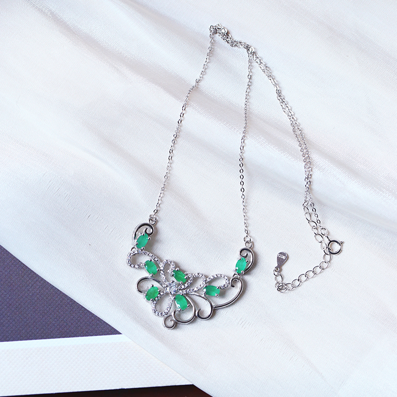 天然祖母绿宝石纯银镶嵌蝴蝶款吊坠锁骨链 女款彩宝镶嵌饰品礼物