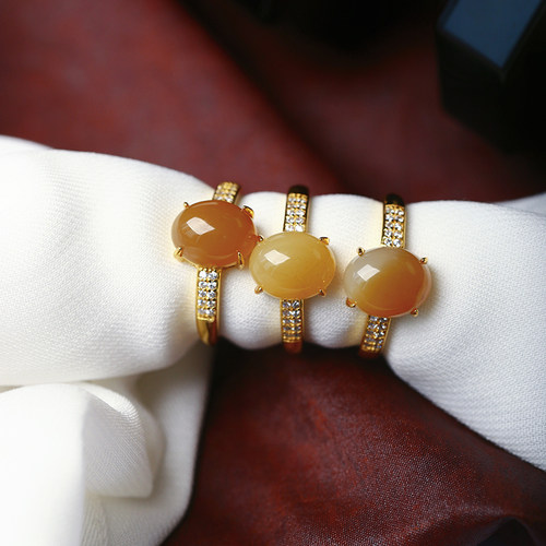 天然和田玉糖料纯银镶嵌款戒指 女款简约款戒圈饰品