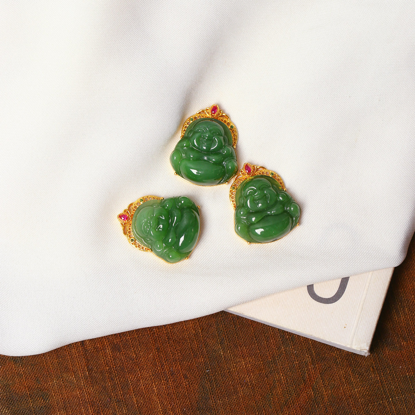 天然俄罗斯碧玉弥勒佛18K金扣头镶嵌款吊坠 女款玉石挂坠饰品