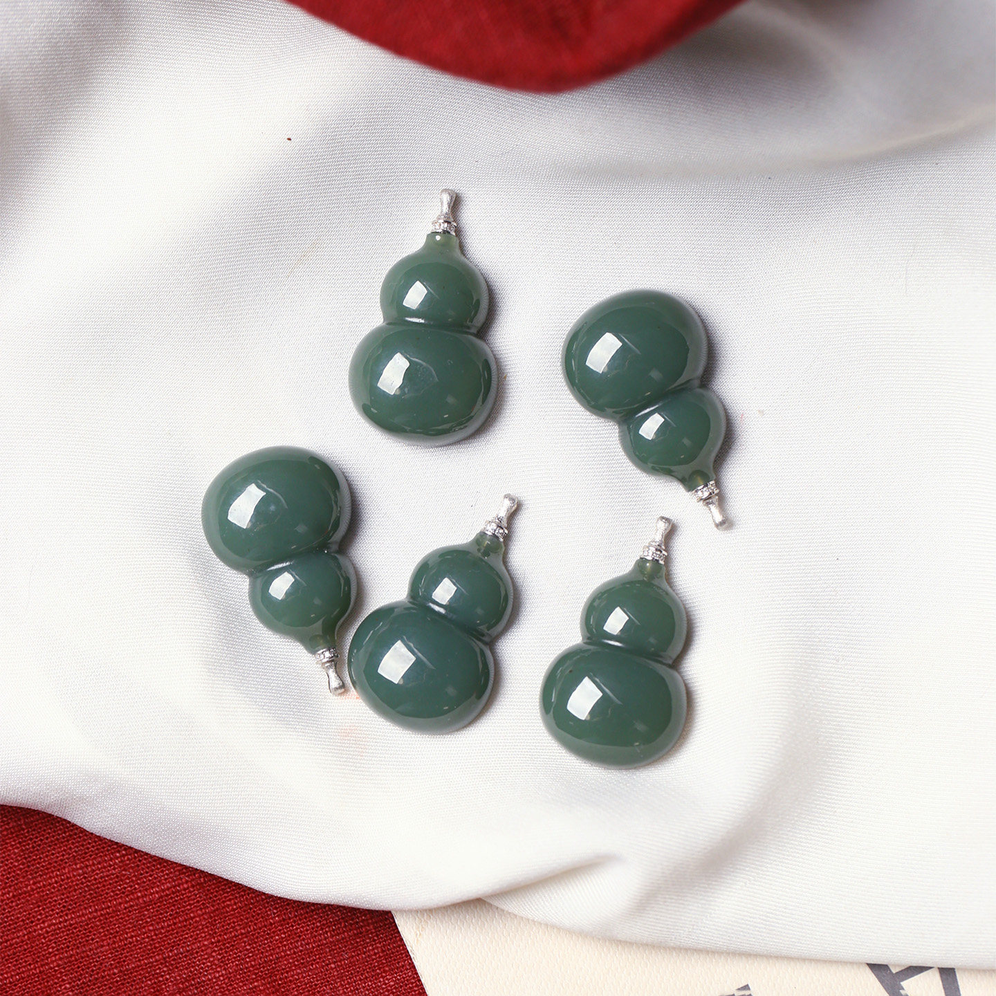 天然俄罗斯碧玉鸭蛋青葫芦纯银扣头镶嵌款吊坠 男女款玉石挂坠