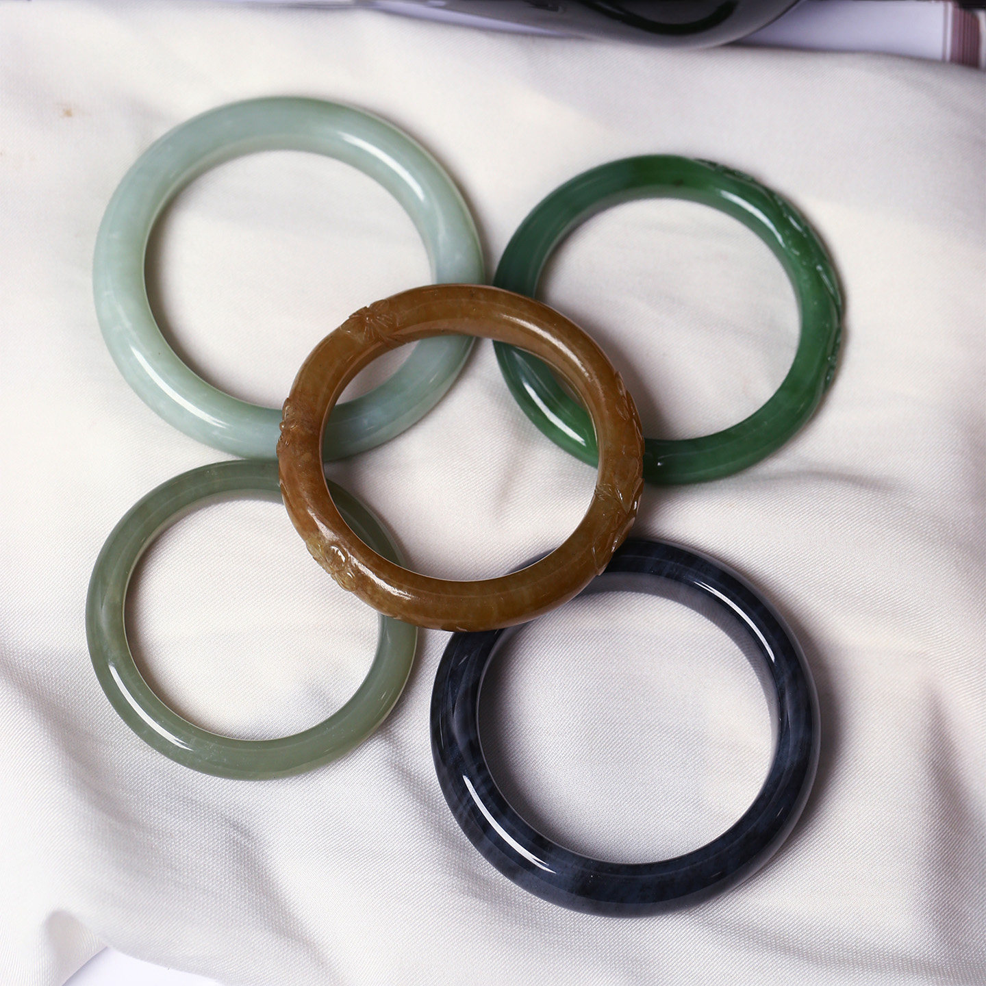 一物一图 孤品清仓捡漏 烟灰糖料青玉碧玉和田玉手镯雕花宽镯子