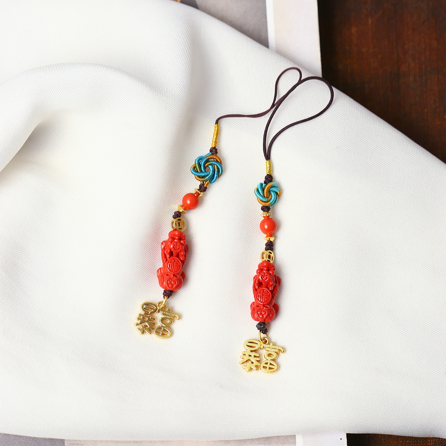 原矿朱砂红砂招财貔貅原创暴富款小挂饰手工编织百搭手机挂钥匙扣