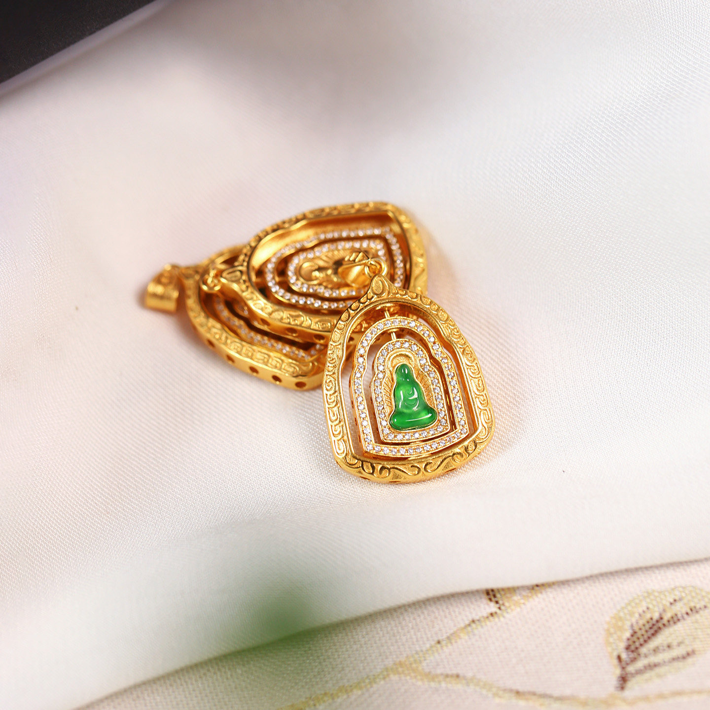 天然A货翡翠危料帝王绿纯银镶嵌无相佛款吊坠 女款翡翠佛公挂坠