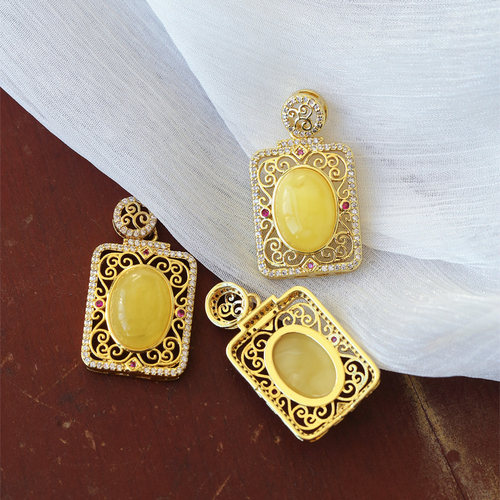 精工托镶嵌天然蜜蜡吊坠