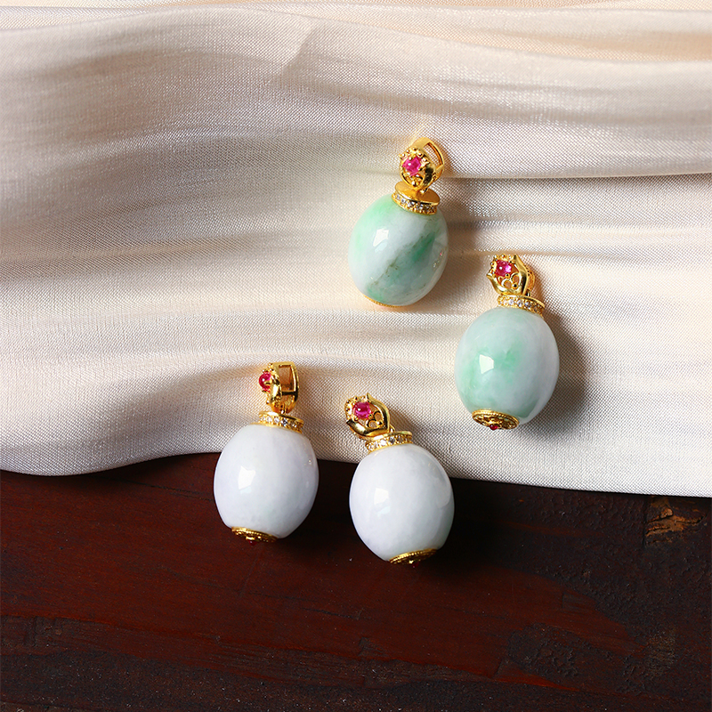 A货翡翠桶珠镶嵌款吊坠