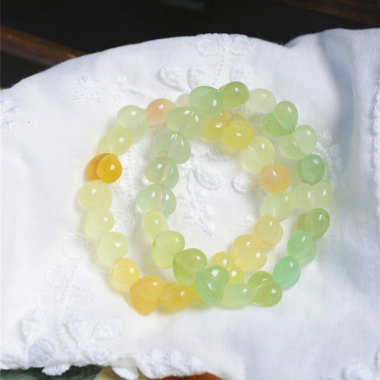 天然水晶黄绿色萤石渐变色雕刻爱心款手链 女款水晶手串饰品礼物