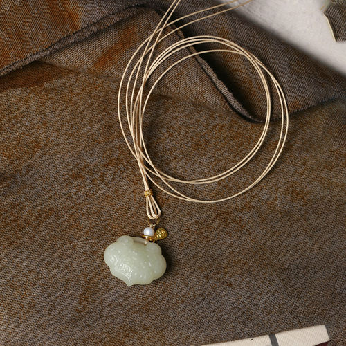 天然和田玉雕花如意锁款吊坠 男女款玉石福锁挂坠饰品礼物