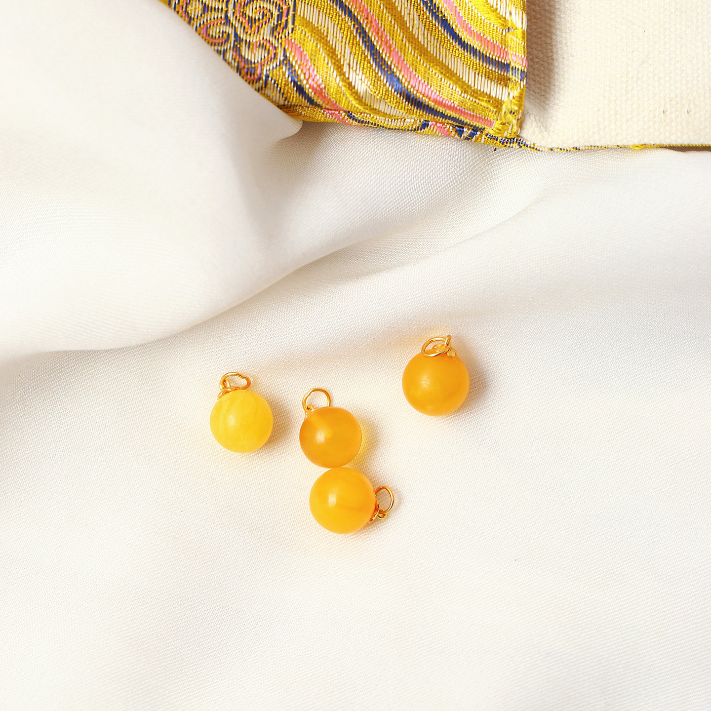 天然俄料蜜蜡鸡油黄圆珠镶嵌款吊坠滴溜 女款琥珀蜜蜡款挂坠饰品,珠宝/钻石/翡翠,颈饰,淘宝优惠券,粉丝福利购,淘宝优惠卷