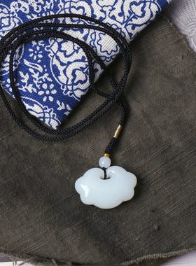 天然和田玉俄料羊脂白玉雕刻如意锁吊坠 女款玉石锁骨链挂坠饰品