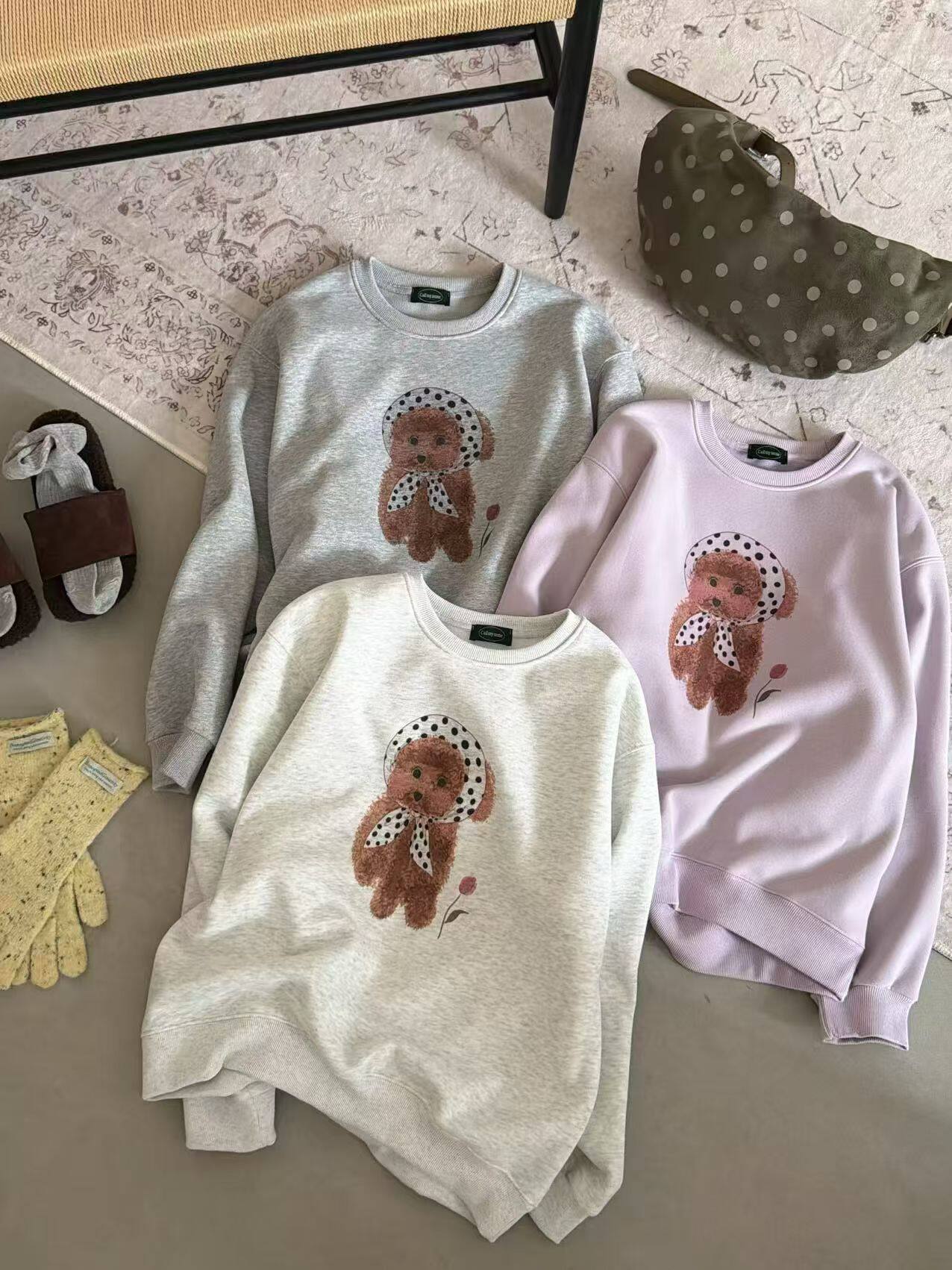软萌波点围巾小狗加绒卫衣女圆领落肩秋冬保暖减龄长袖上衣