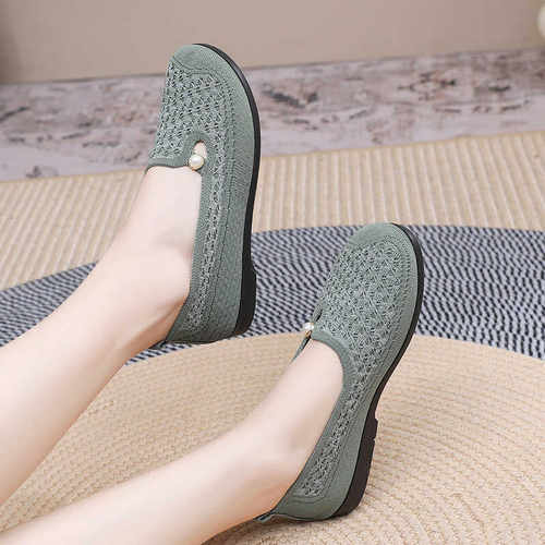 老太太软底透气一脚蹬休闲鞋