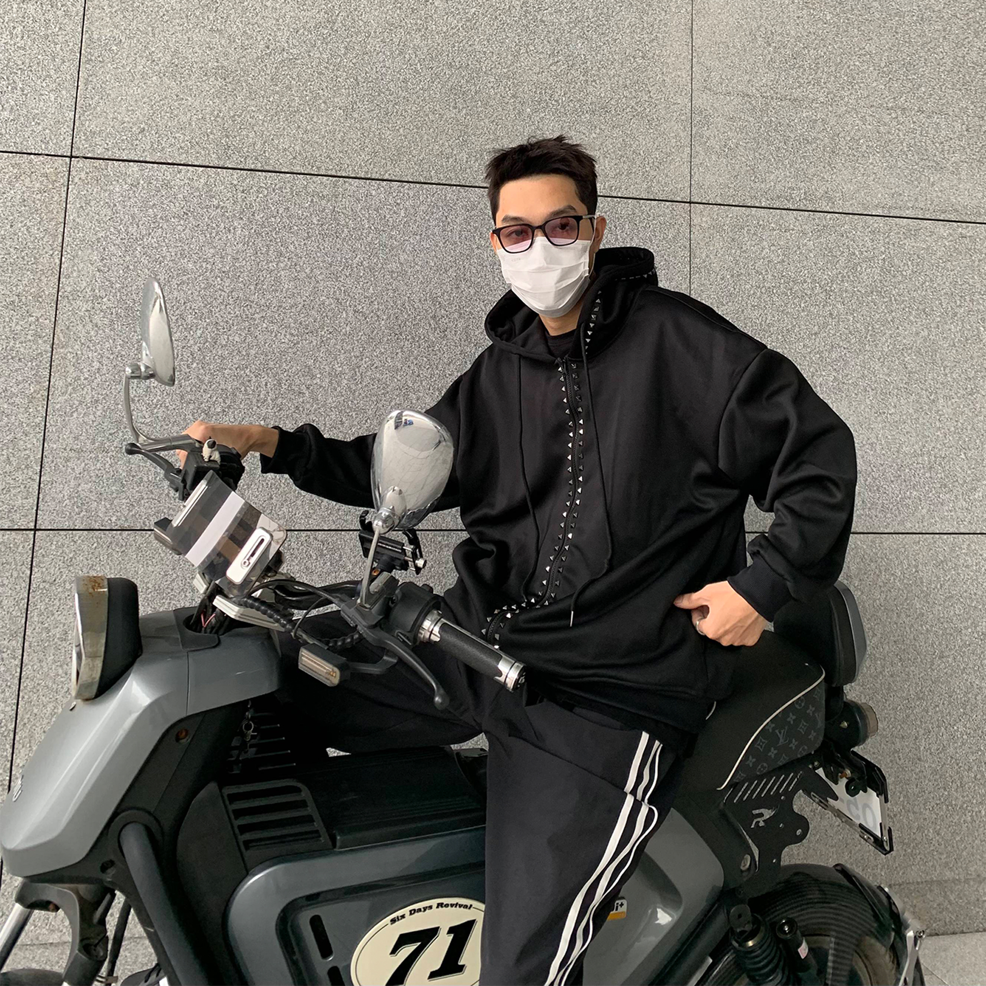 HELIPORT停机坪柳钉卫衣外套