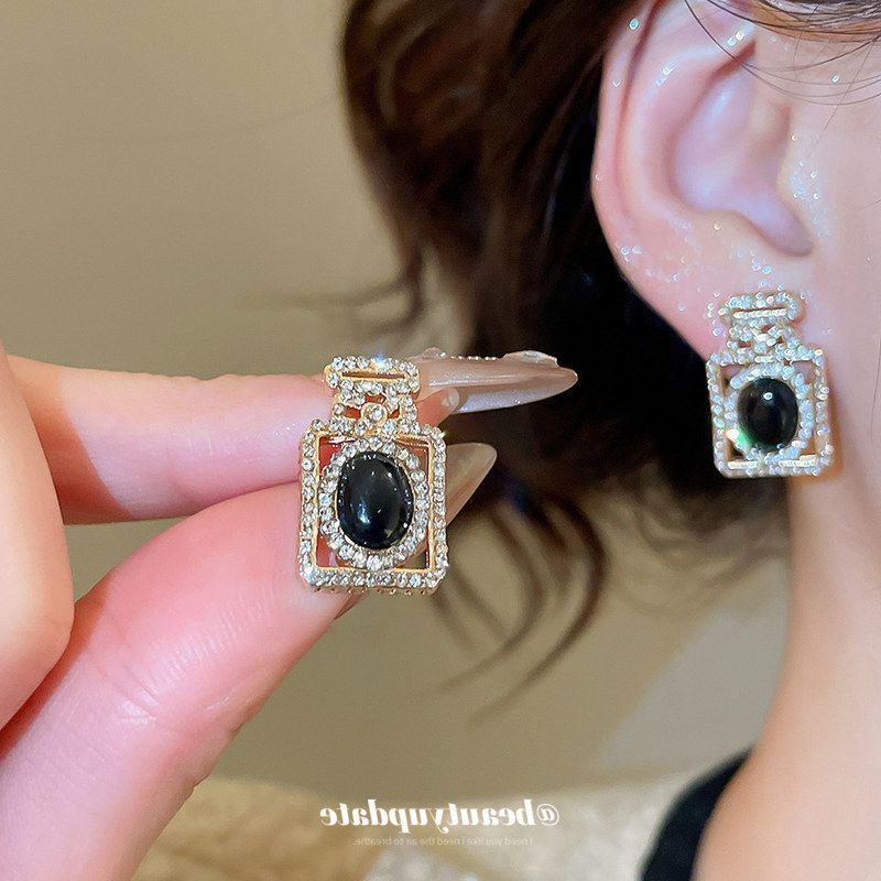 银针锆石镂空褶皱瓶子耳钉轻奢高级感小众设计感耳环气质新款耳饰