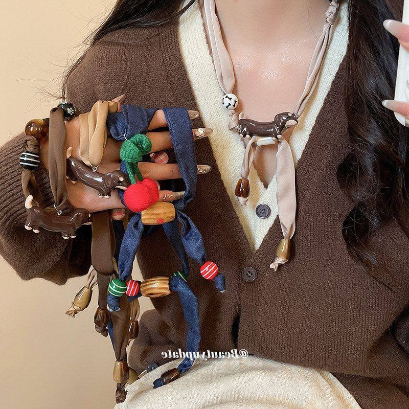 布艺木珠樱桃小狗吊坠项链复古气质小众时尚毛衣链轻奢高级感颈链