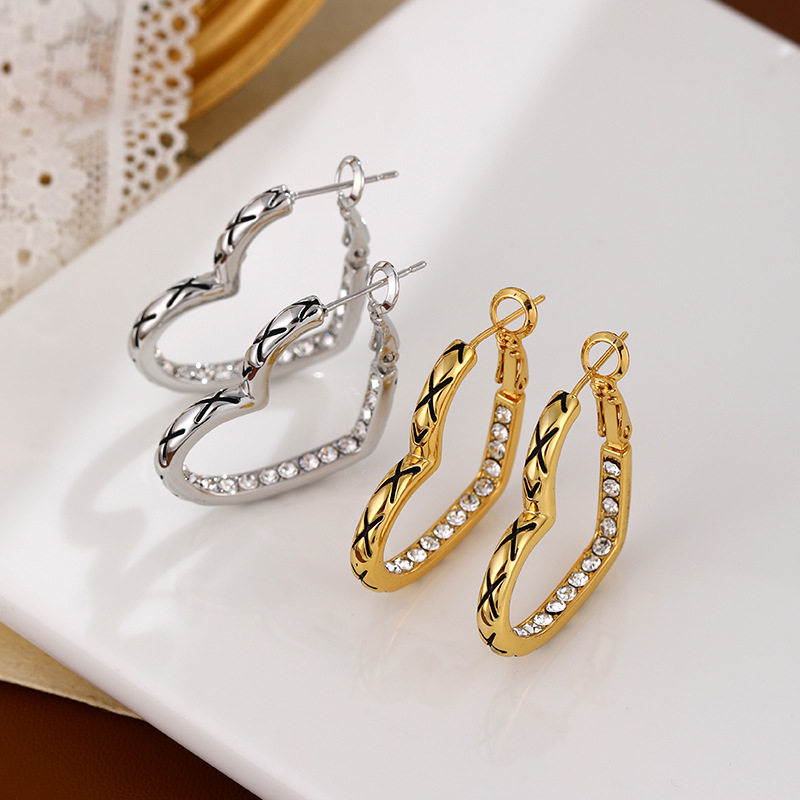 XKDDCT菱格纹带钻爱心圆耳圈女士轻奢耳环复古气质圆圈大C圈耳钉